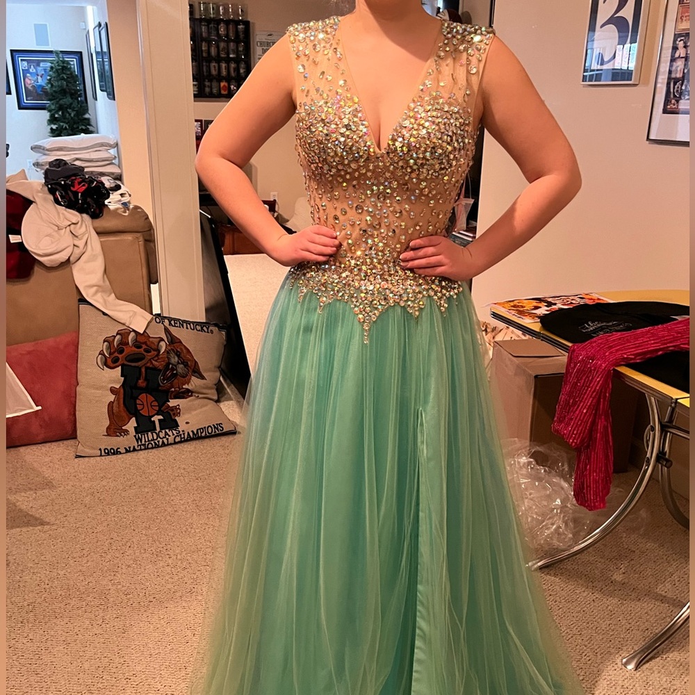 Blush Prom gown size 4 new never worn